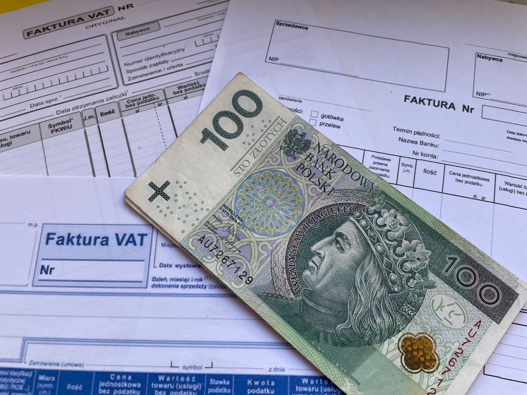 How to Automate Invoicing With AI